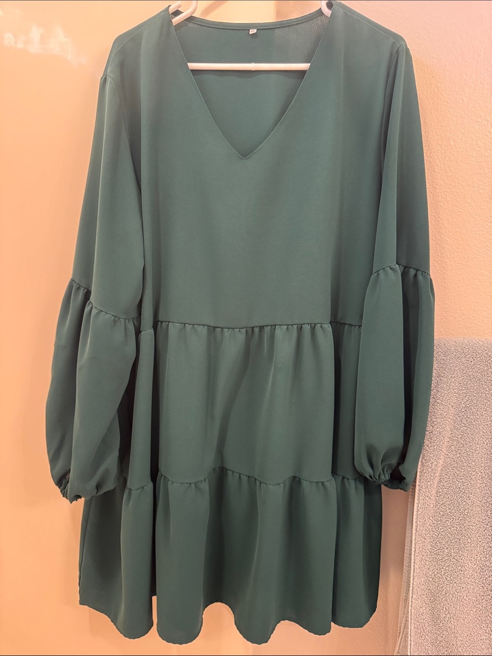 SHEIN Dark Green Long Sleeve Tiered V-Neck Dress